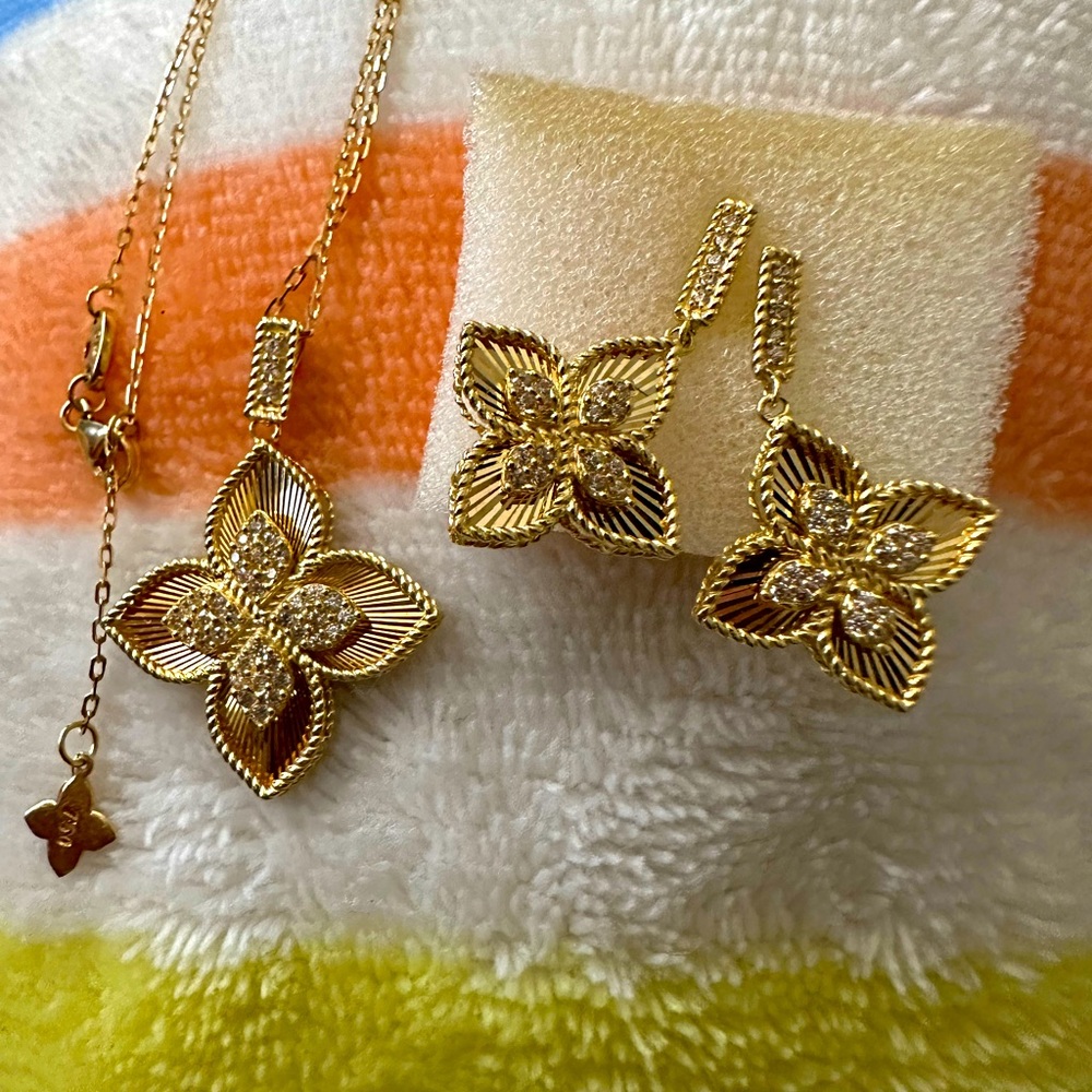 18k Clover set Necklace & Earrings (Roberto C. Style)